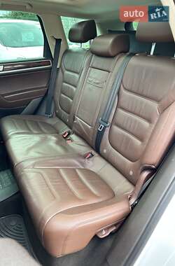 Позашляховик / Кросовер Volkswagen Touareg 2014 в 