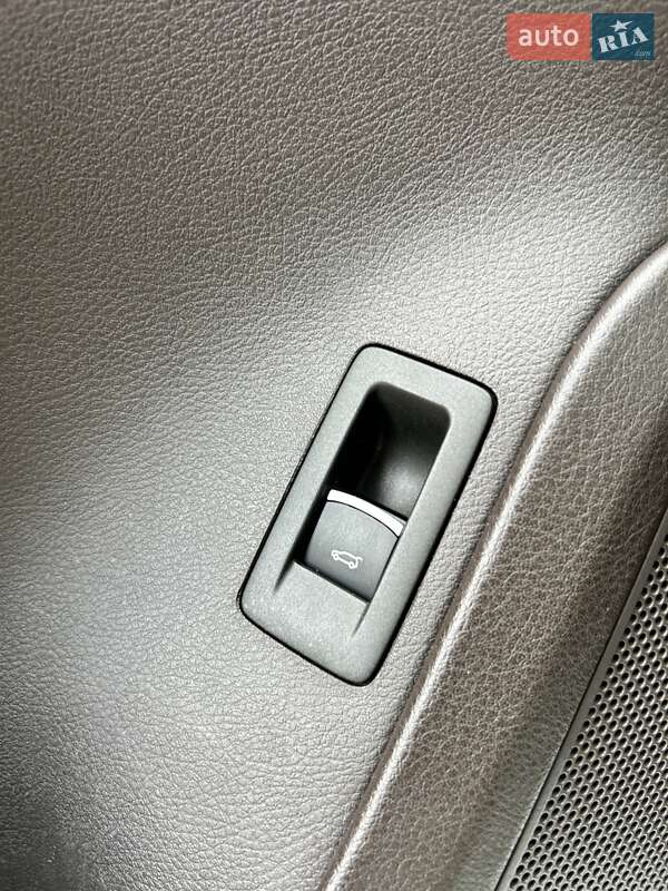 Внедорожник / Кроссовер Volkswagen Touareg 2014 в Сумах