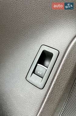 Позашляховик / Кросовер Volkswagen Touareg 2014 в 