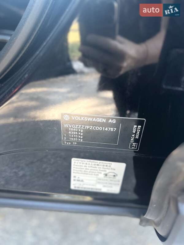 Позашляховик / Кросовер Volkswagen Touareg 2011 в Запоріжжі