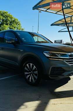 Позашляховик / Кросовер Volkswagen Touareg 2021 в Києві