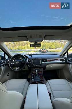 Внедорожник / Кроссовер Volkswagen Touareg 2011 в 