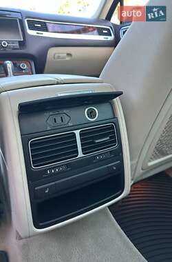 Внедорожник / Кроссовер Volkswagen Touareg 2011 в 