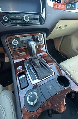 Внедорожник / Кроссовер Volkswagen Touareg 2011 в 
