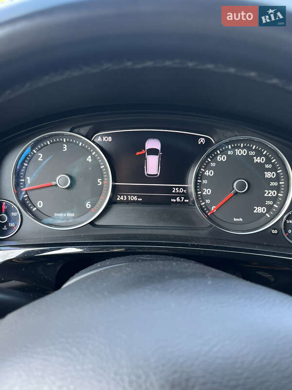 Позашляховик / Кросовер Volkswagen Touareg 2011 в Черкасах