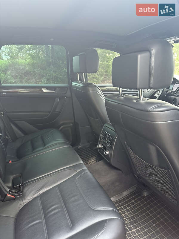 Внедорожник / Кроссовер Volkswagen Touareg 2014 в Харькове