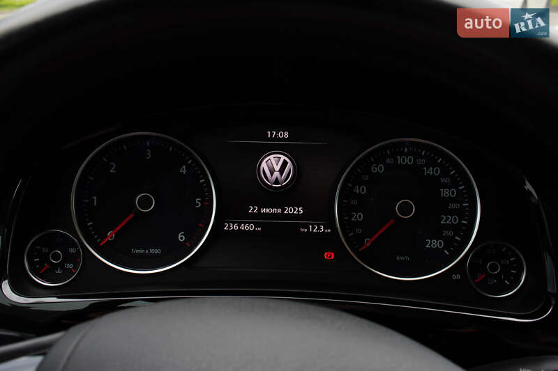 Внедорожник / Кроссовер Volkswagen Touareg 2014 в Житомире