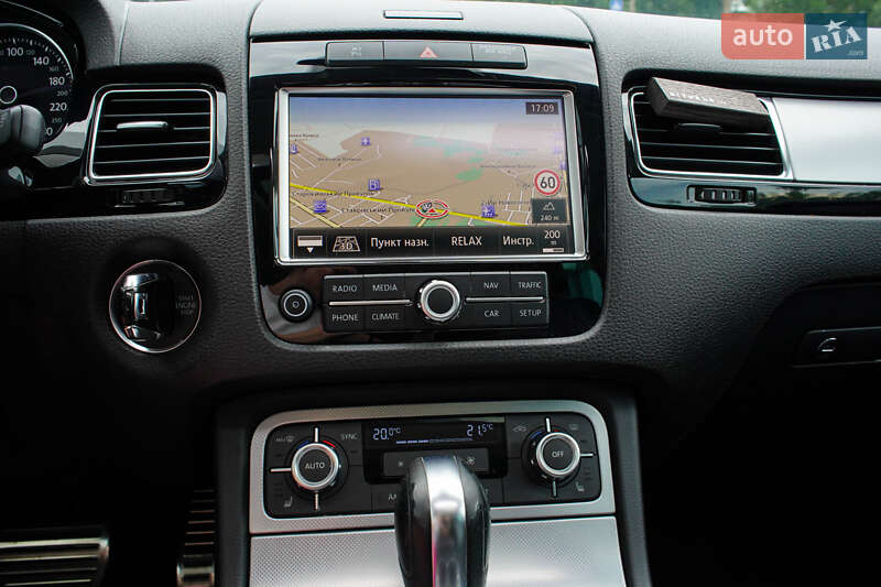Внедорожник / Кроссовер Volkswagen Touareg 2014 в Житомире
