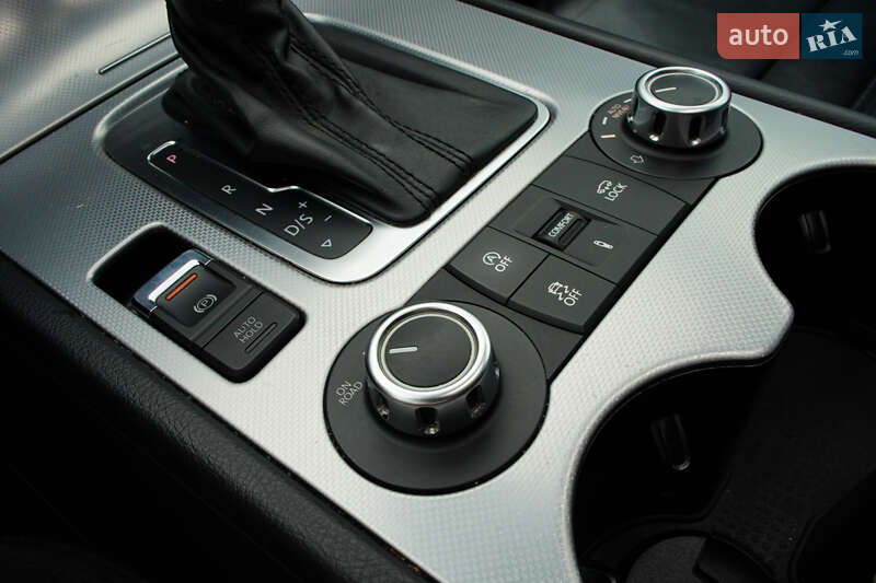 Внедорожник / Кроссовер Volkswagen Touareg 2014 в Житомире