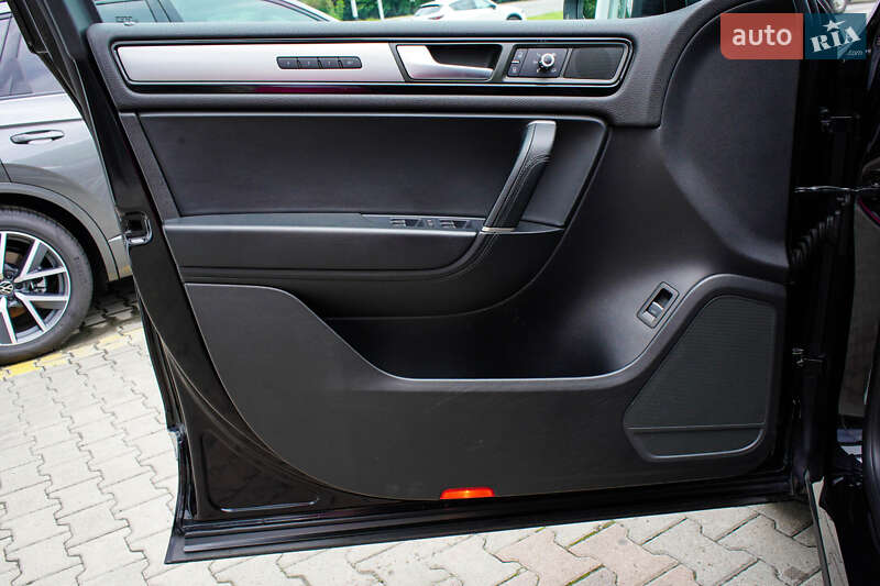 Внедорожник / Кроссовер Volkswagen Touareg 2014 в Житомире