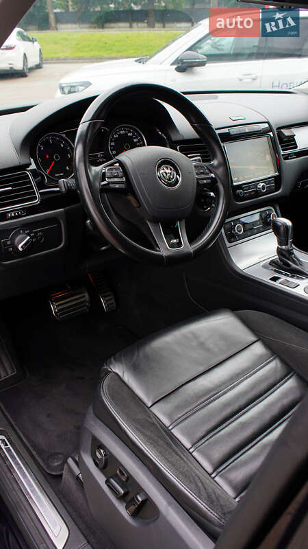 Внедорожник / Кроссовер Volkswagen Touareg 2014 в Житомире