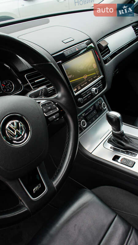 Внедорожник / Кроссовер Volkswagen Touareg 2014 в Житомире