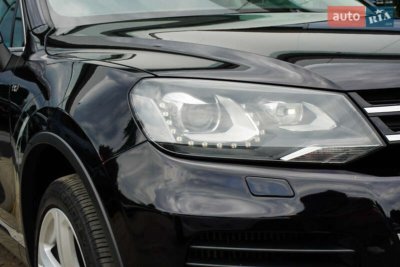 Внедорожник / Кроссовер Volkswagen Touareg 2014 в Житомире