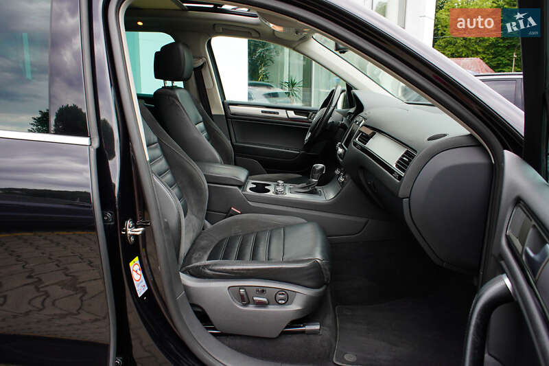 Внедорожник / Кроссовер Volkswagen Touareg 2014 в Житомире