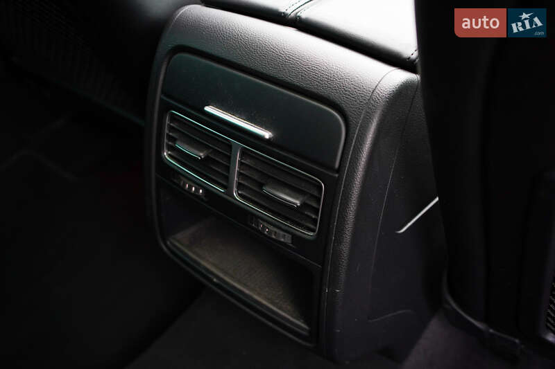 Внедорожник / Кроссовер Volkswagen Touareg 2014 в Житомире