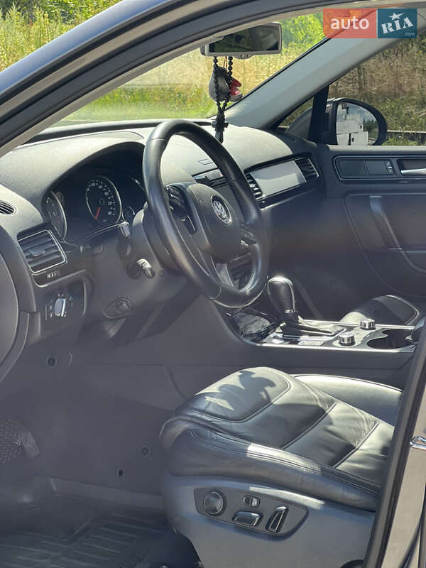 Внедорожник / Кроссовер Volkswagen Touareg 2012 в Жмеринке
