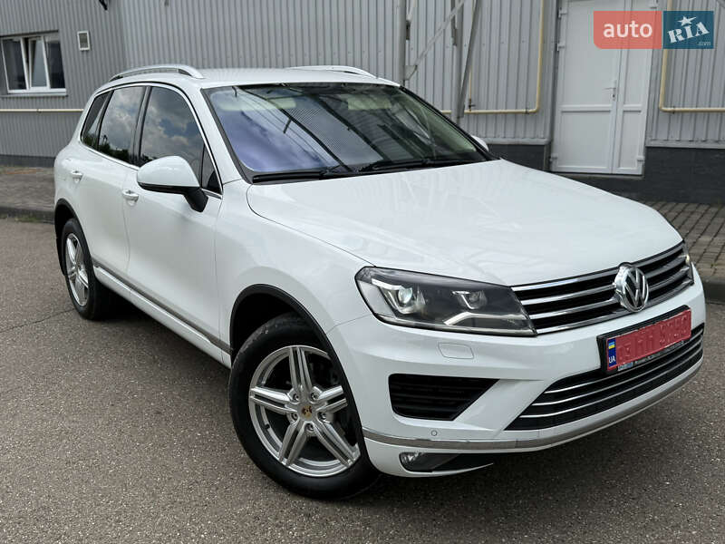Позашляховик / Кросовер Volkswagen Touareg 2015 в Виноградові
