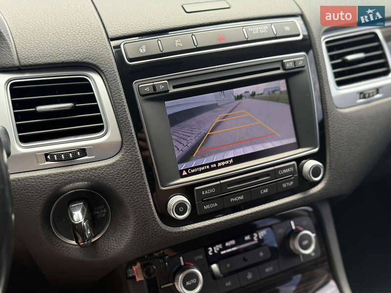 Позашляховик / Кросовер Volkswagen Touareg 2015 в Виноградові