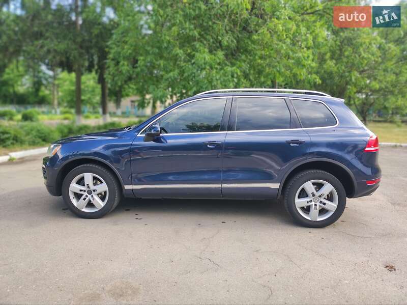 Внедорожник / Кроссовер Volkswagen Touareg 2012 в Ставище