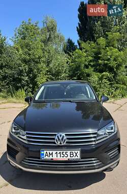 Внедорожник / Кроссовер Volkswagen Touareg 2015 в Житомире