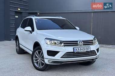 Внедорожник / Кроссовер Volkswagen Touareg 2015 в Киеве