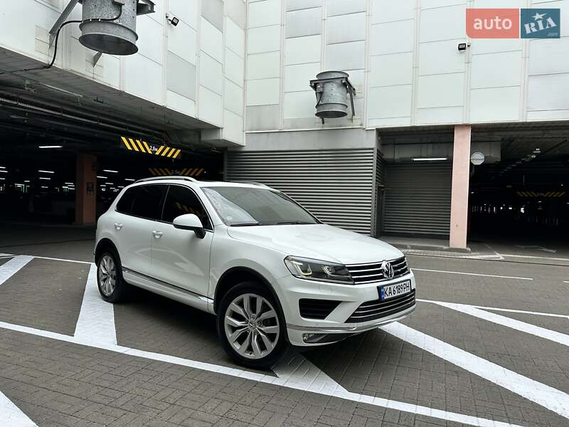 Позашляховик / Кросовер Volkswagen Touareg 2016 в Києві