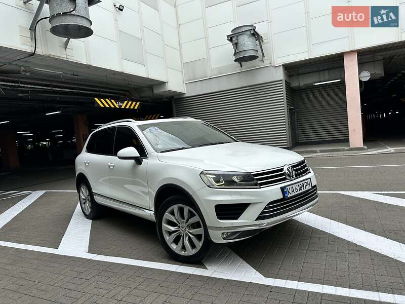Позашляховик / Кросовер Volkswagen Touareg 2016 в Києві