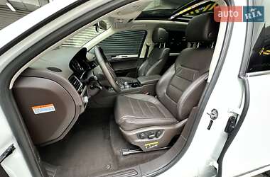 Внедорожник / Кроссовер Volkswagen Touareg 2016 в 