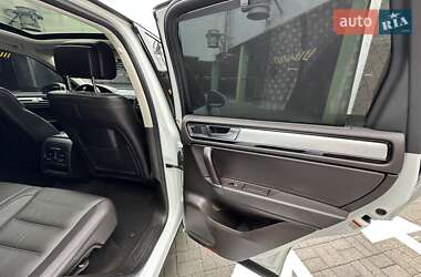Внедорожник / Кроссовер Volkswagen Touareg 2016 в 