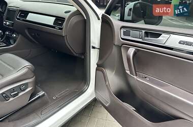 Внедорожник / Кроссовер Volkswagen Touareg 2016 в 