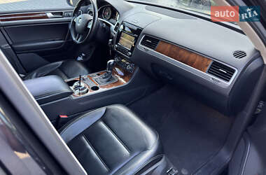 Внедорожник / Кроссовер Volkswagen Touareg 2014 в 
