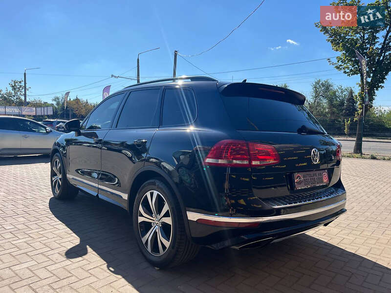 Позашляховик / Кросовер Volkswagen Touareg 2015 в Кривому Розі