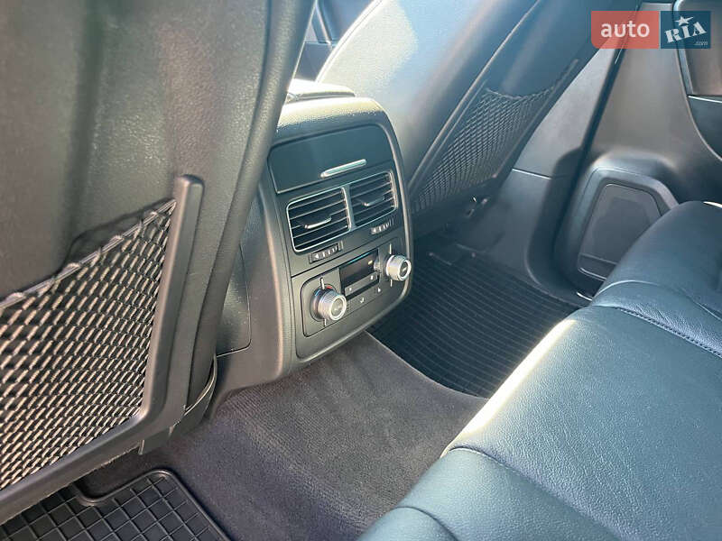 Позашляховик / Кросовер Volkswagen Touareg 2015 в Кривому Розі