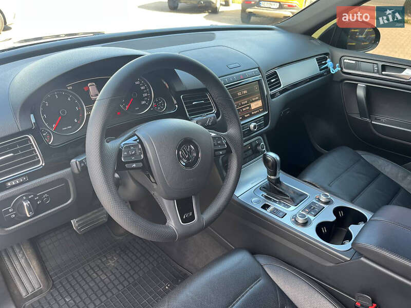 Позашляховик / Кросовер Volkswagen Touareg 2015 в Кривому Розі