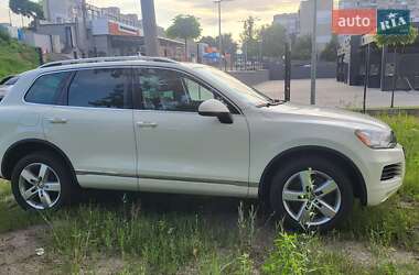 Внедорожник / Кроссовер Volkswagen Touareg 2011 в 