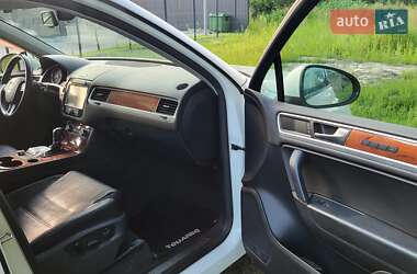 Внедорожник / Кроссовер Volkswagen Touareg 2011 в 