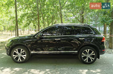 Внедорожник / Кроссовер Volkswagen Touareg 2014 в 