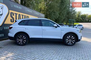 Внедорожник / Кроссовер Volkswagen Touareg 2019 в 