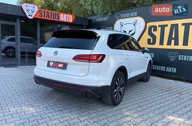 Внедорожник / Кроссовер Volkswagen Touareg 2019 в 