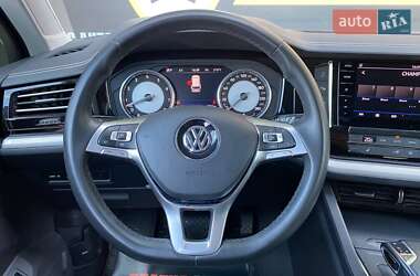 Внедорожник / Кроссовер Volkswagen Touareg 2019 в 