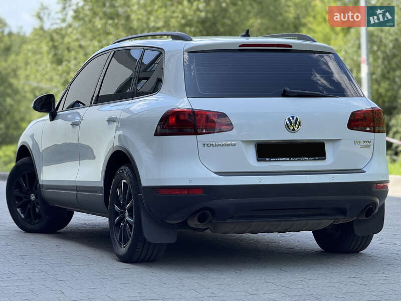 Внедорожник / Кроссовер Volkswagen Touareg 2013 в Львове