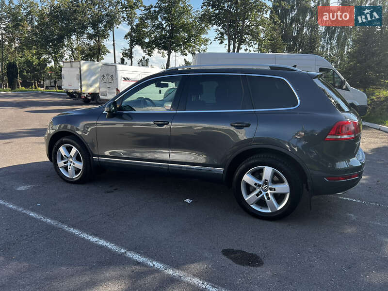 Внедорожник / Кроссовер Volkswagen Touareg 2012 в Ровно