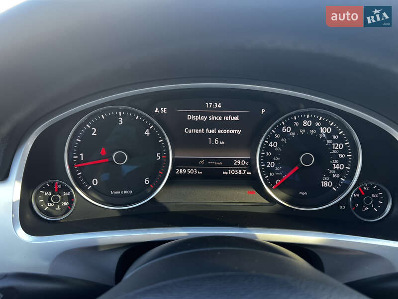 Внедорожник / Кроссовер Volkswagen Touareg 2012 в Ровно