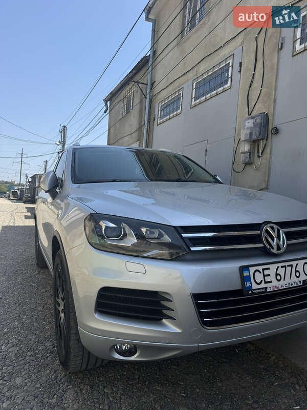 Внедорожник / Кроссовер Volkswagen Touareg 2012 в Черновцах