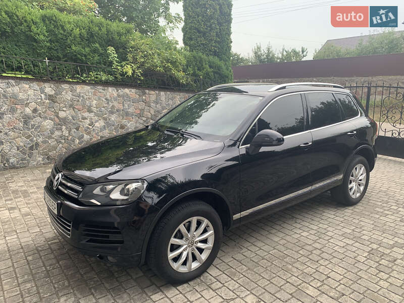 Внедорожник / Кроссовер Volkswagen Touareg 2013 в Киеве