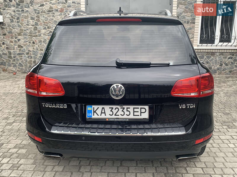 Внедорожник / Кроссовер Volkswagen Touareg 2013 в Киеве