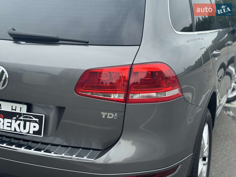 Позашляховик / Кросовер Volkswagen Touareg 2013 в Києві