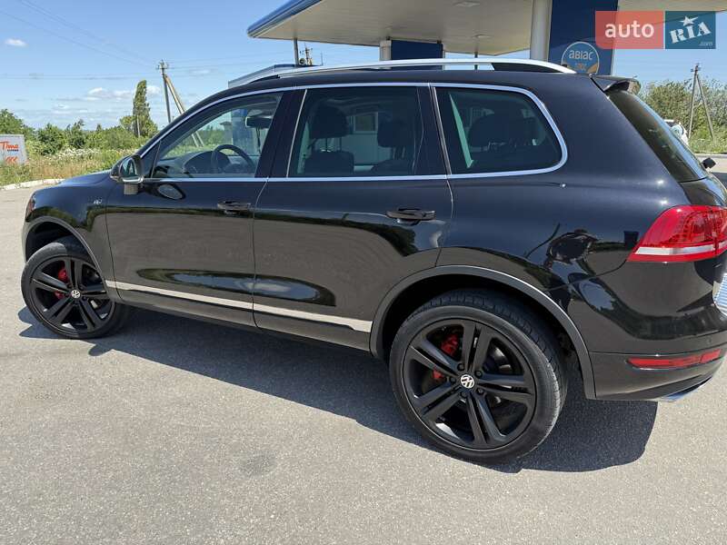 Внедорожник / Кроссовер Volkswagen Touareg 2014 в Кропивницком