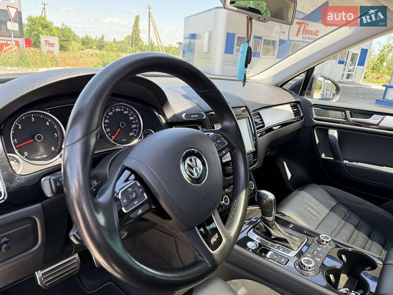 Внедорожник / Кроссовер Volkswagen Touareg 2014 в Кропивницком