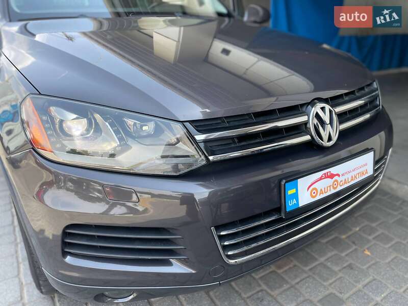Позашляховик / Кросовер Volkswagen Touareg 2012 в Миколаєві